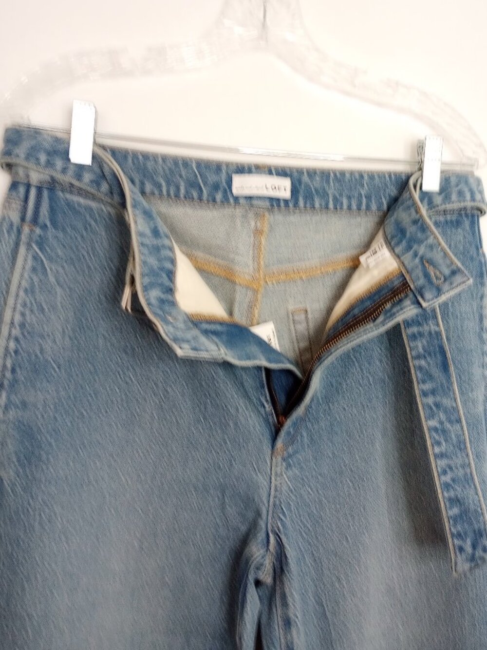 Loft Rivete Belted High Rise Wide Leg Light Wash Jeans 29/8 NWOT - Picture 4 of 10